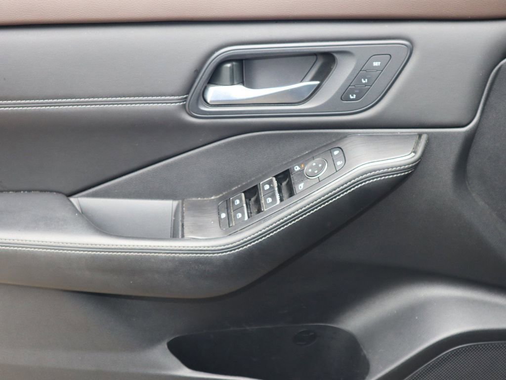 Certified 2023 Nissan Rogue SL w/ SL Premium Package image 15