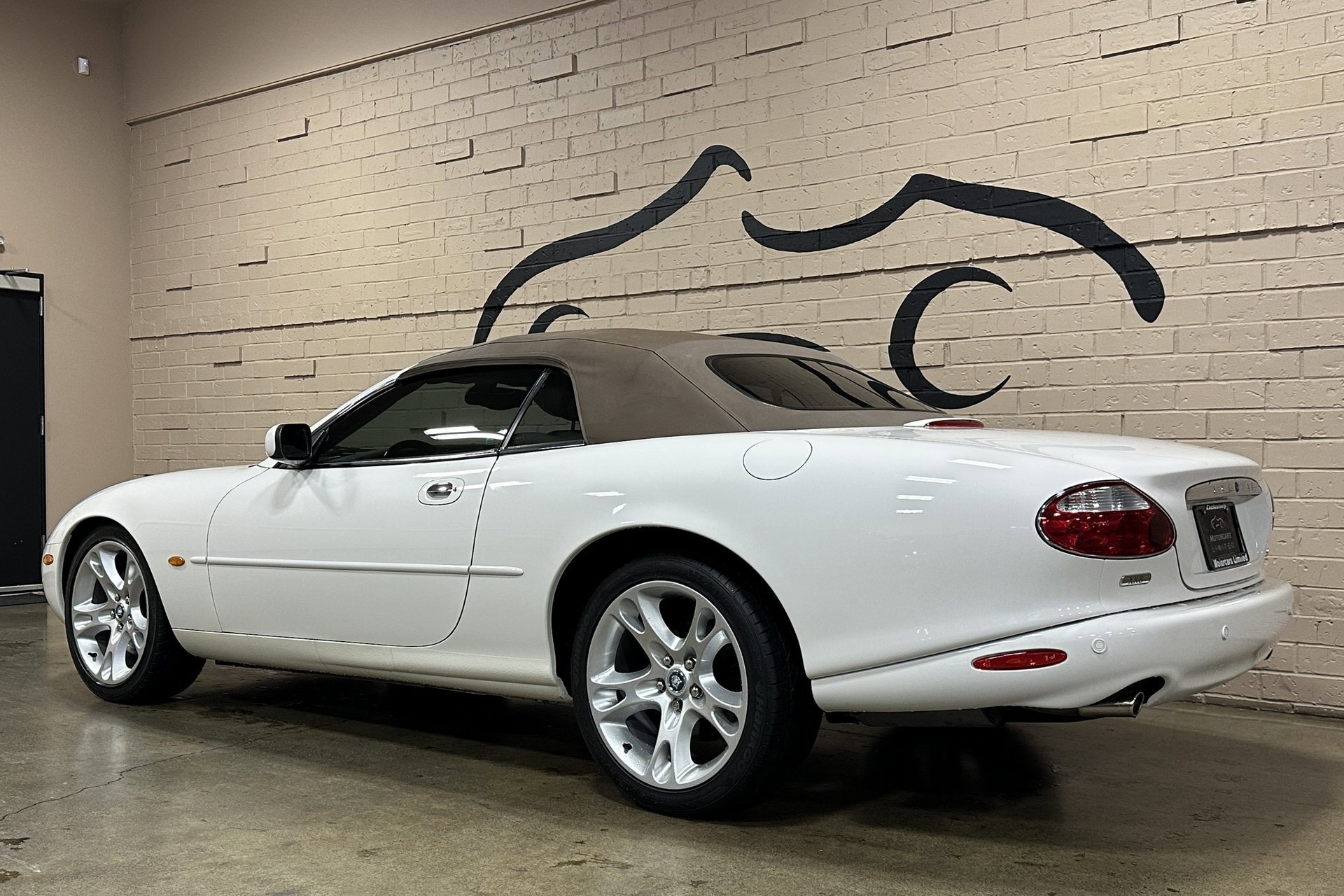Used 2003 Jaguar XK8 Convertible image 5