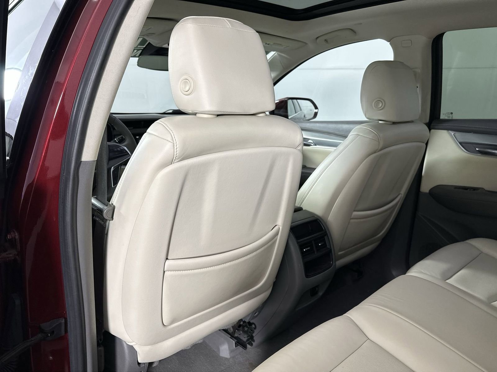 Used 2018 Cadillac XT5 Luxury w/ Driver Awareness Package image 28