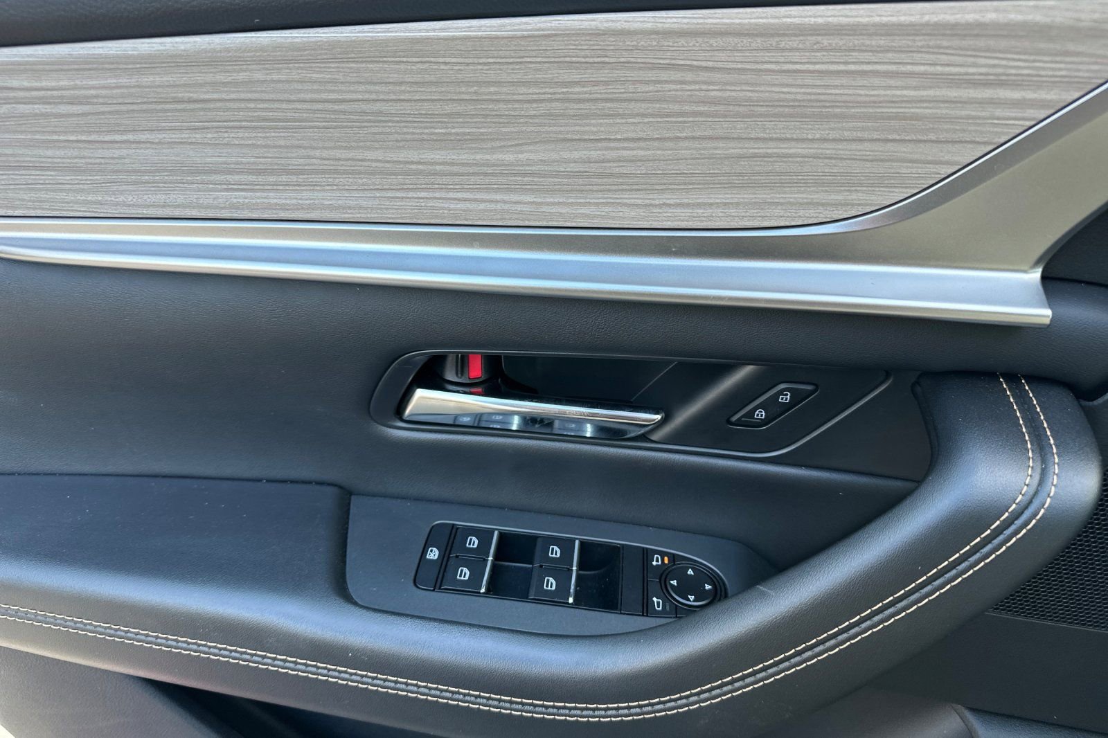 Certified 2025 MAZDA CX-70 Plug-In Hybrid w/ Premium Pkg image 13