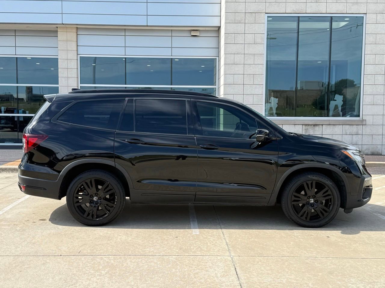 Used 2021 Honda Pilot Black Edition image 7