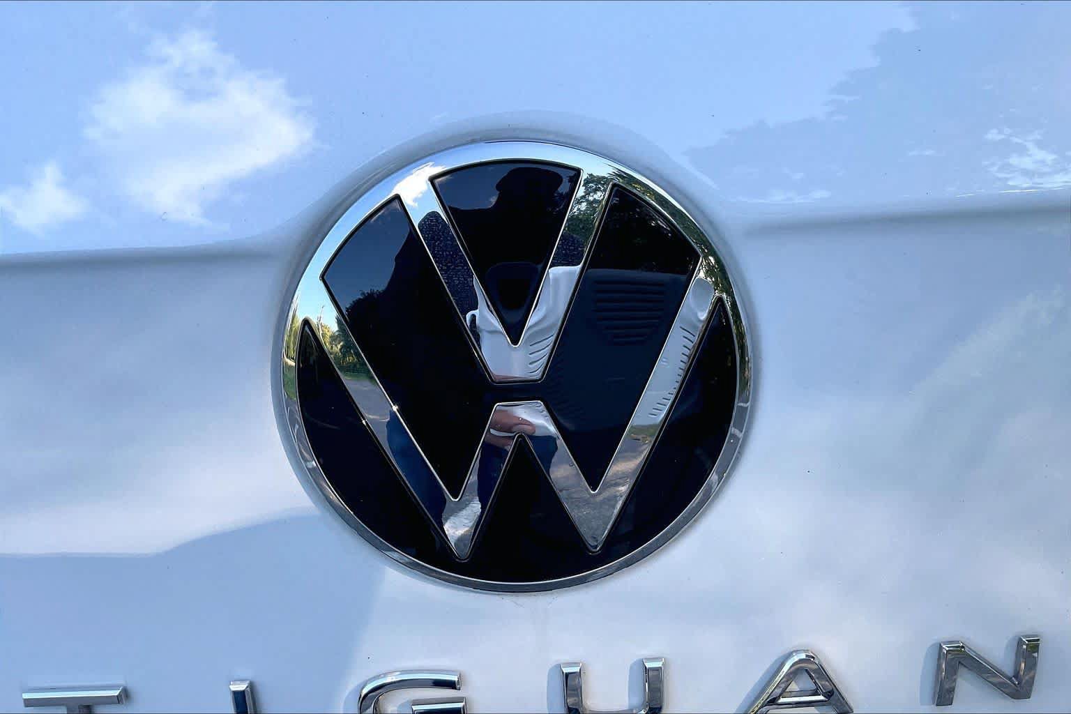 Used 2022 Volkswagen Tiguan SE R-Line AWD/4WD image 32