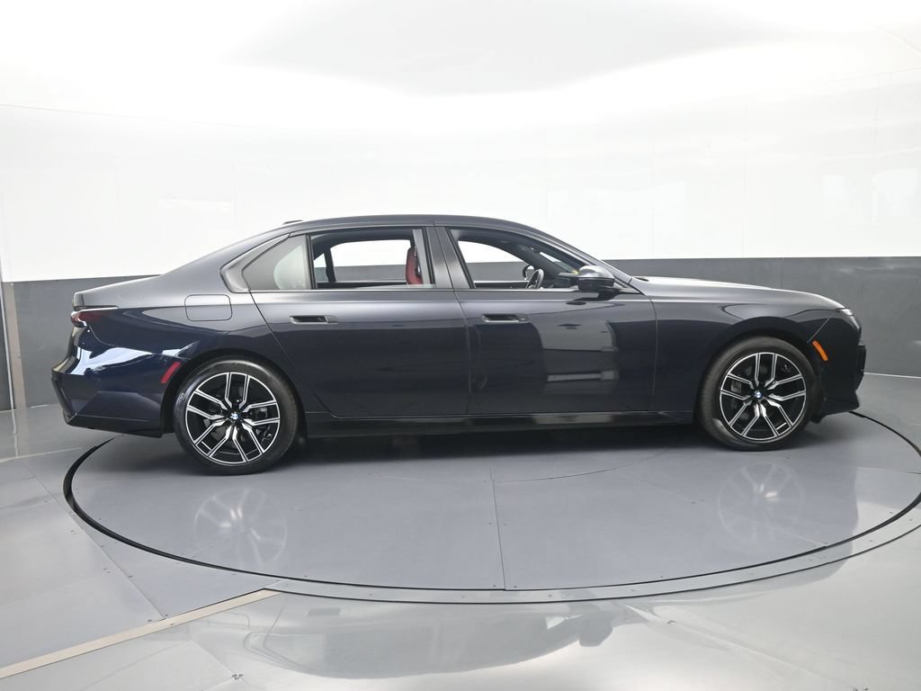 Used 2025 BMW 740i xDrive AWD/4WD image 7