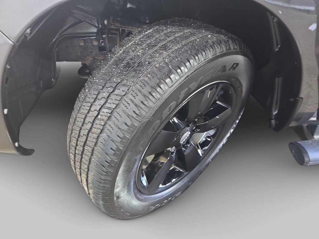 Used 2021 RAM 1500 Express w/ Wheel & Sound Group AWD/4WD image 32