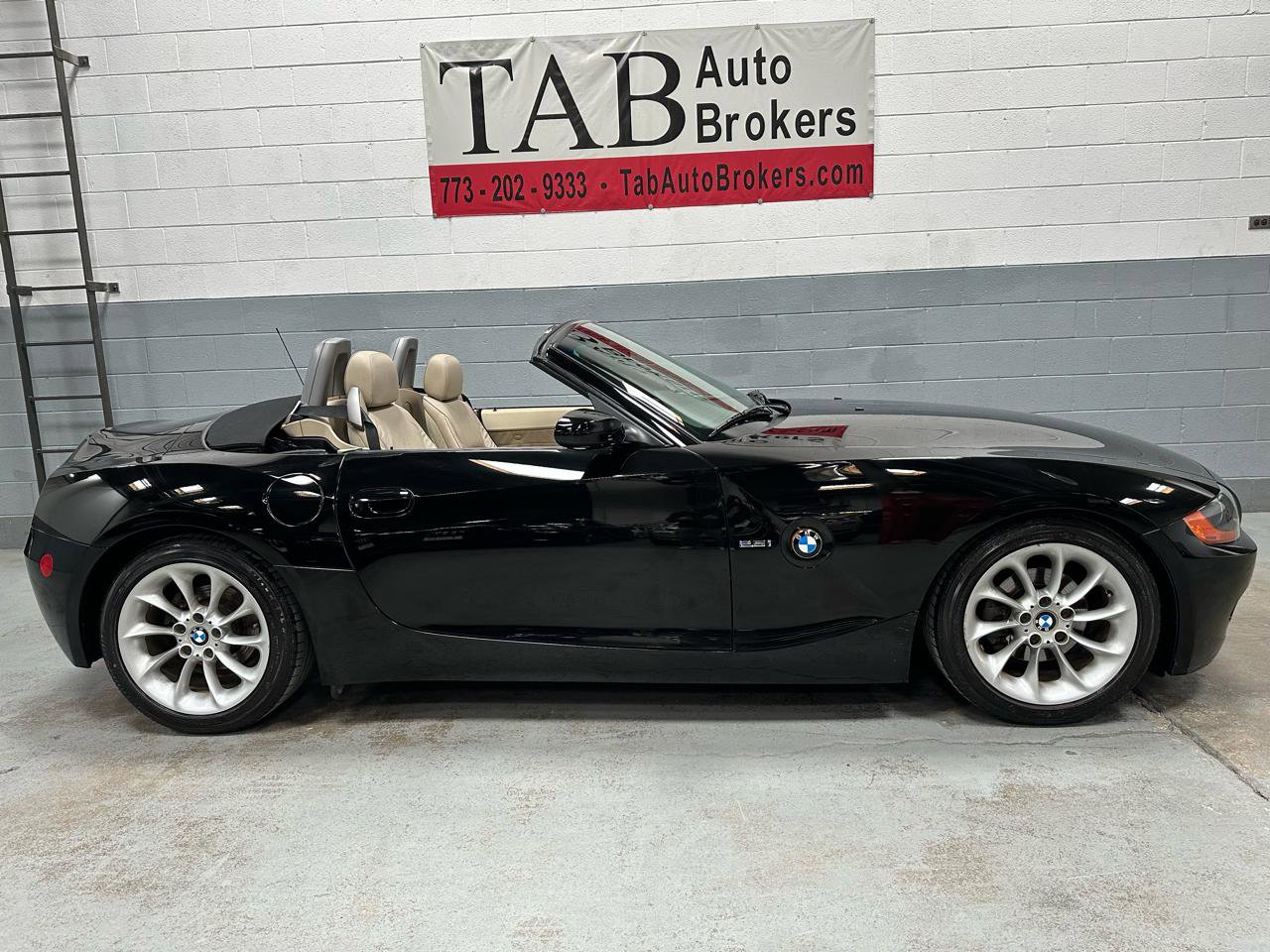 Used 2003 BMW Z4 2.5i image 2