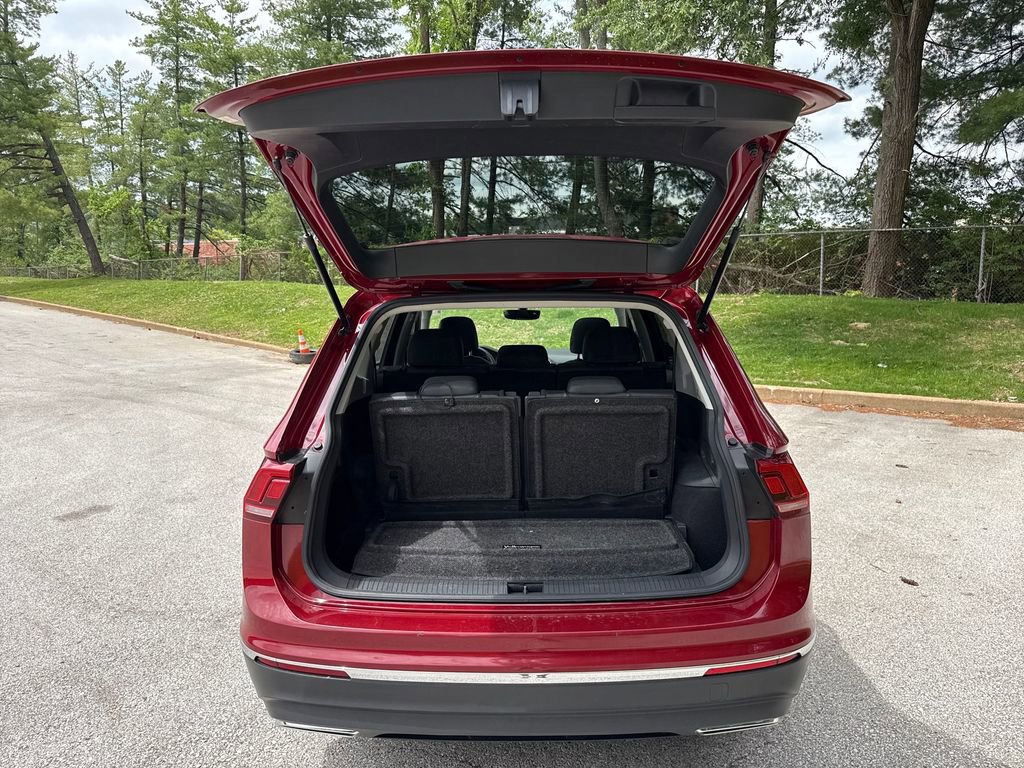 Used 2020 Volkswagen Tiguan SE w/ Panoramic Sunroof Package FWD image 25
