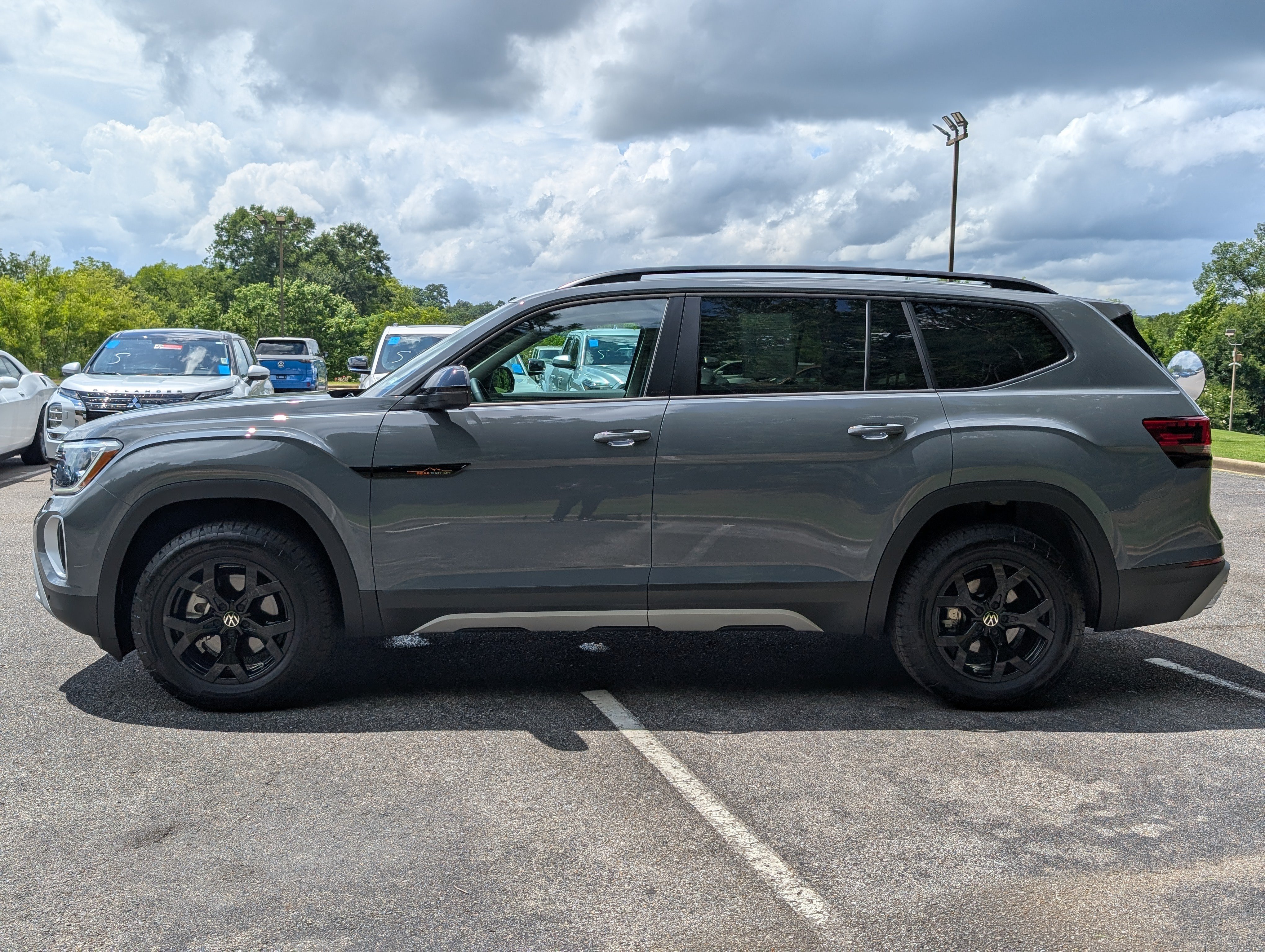 Used 2026 Volkswagen Atlas Peak Edition AWD/4WD image 7
