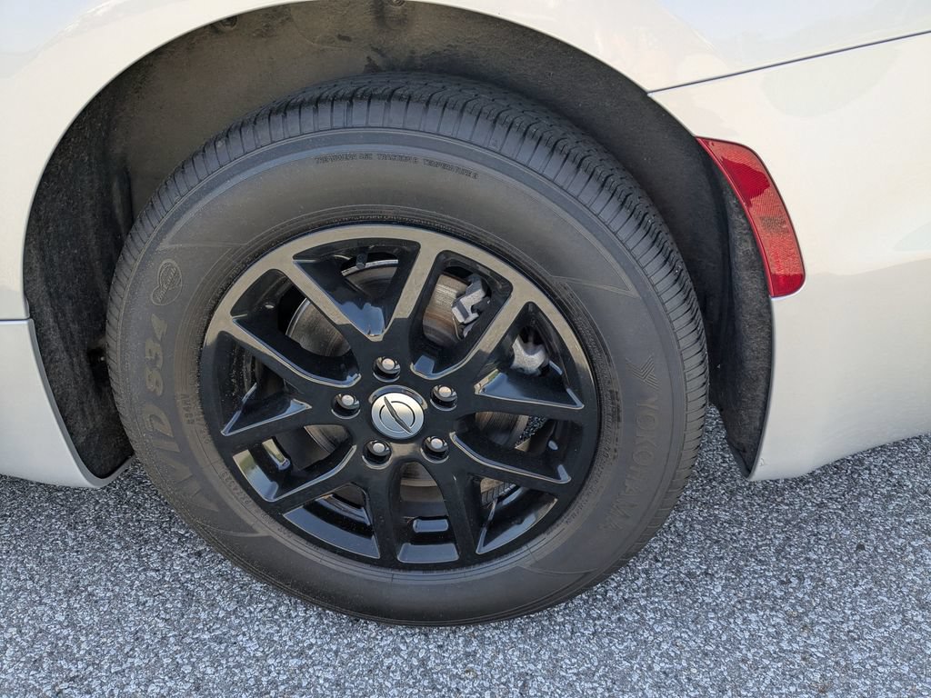 Used 2024 Chrysler Pacifica Touring-L FWD image 17