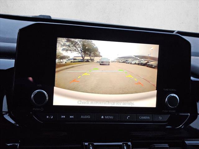 Used 2025 Nissan Pathfinder SV image 16