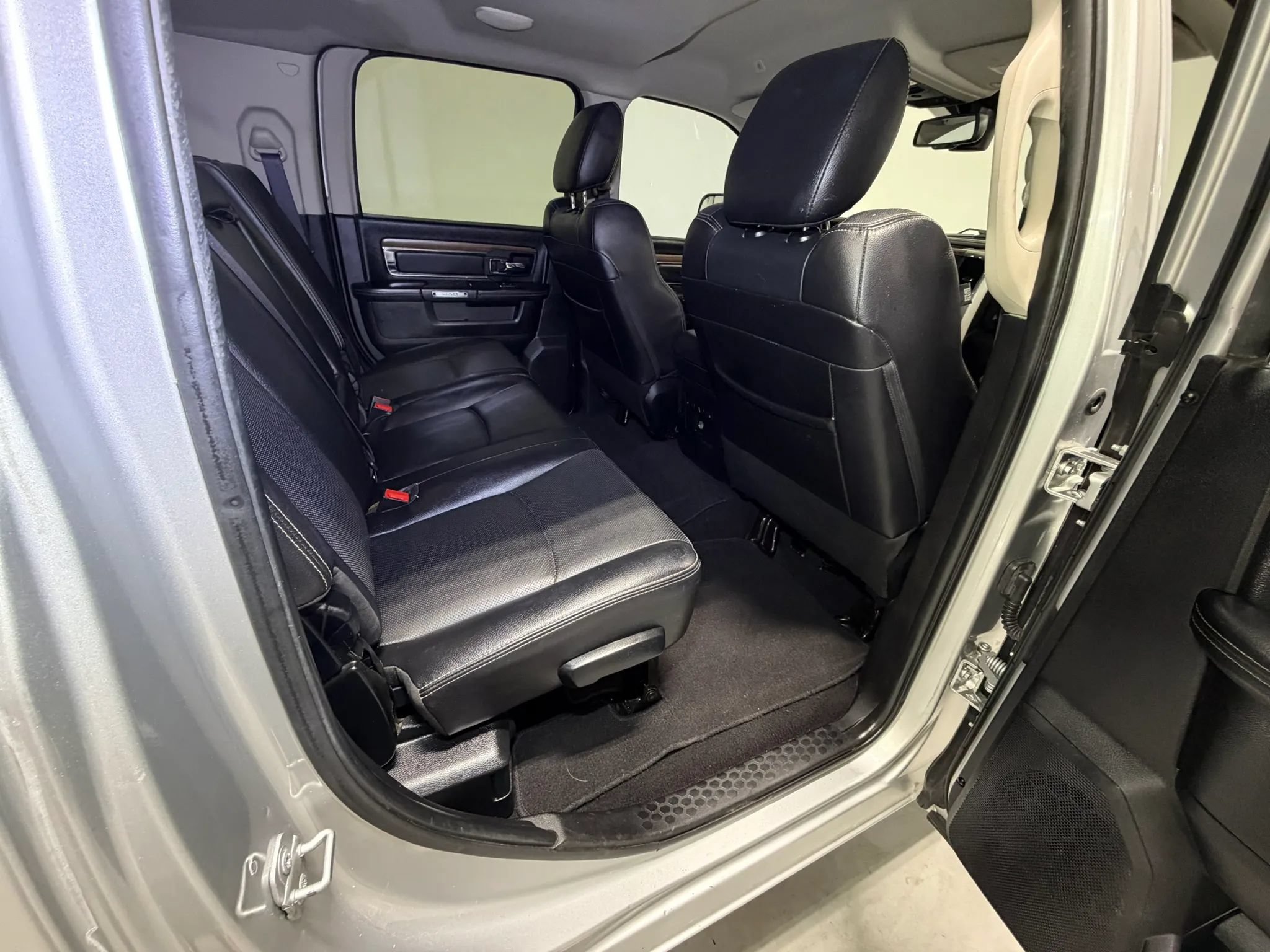 Used 2017 RAM 2500 Laramie w/ Sport Appearance Group AWD/4WD image 18
