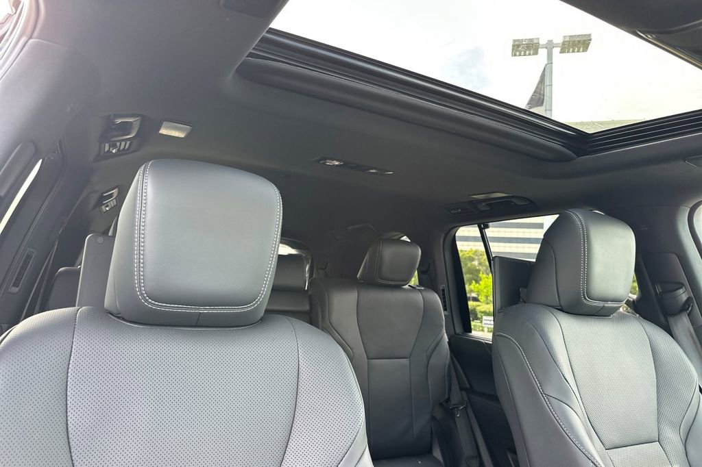 New 2026 Lexus LX 600 4WD w/ Luxury Package image 19