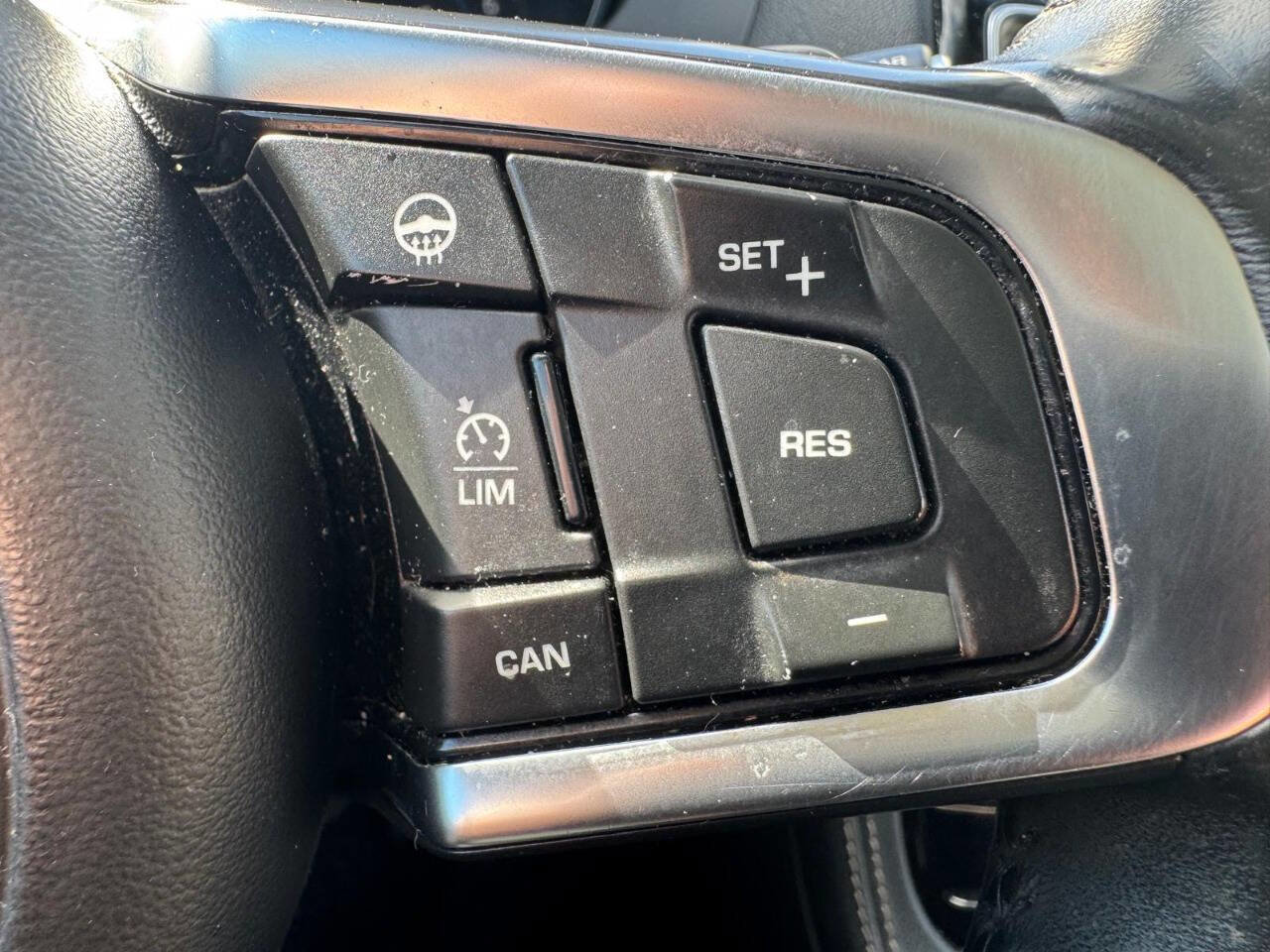 Used 2017 Jaguar F-PACE R-Sport image 19