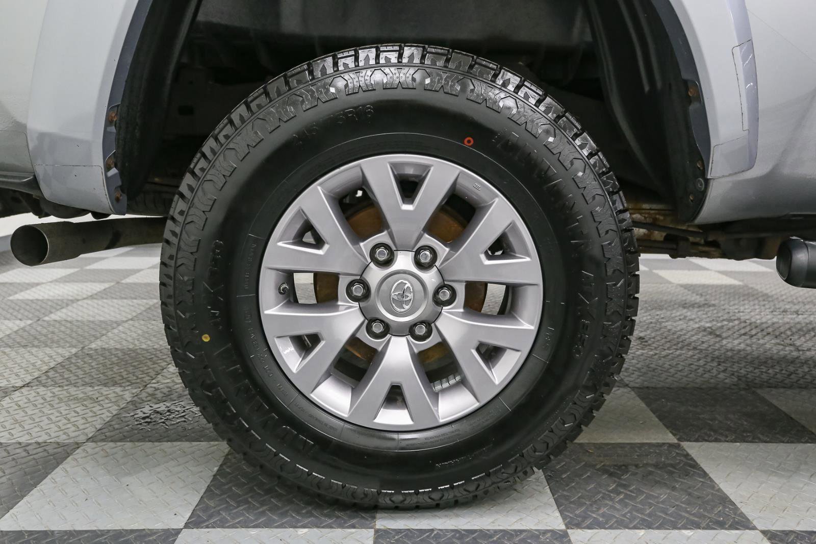 Used 2017 Toyota Tacoma SR5 image 17