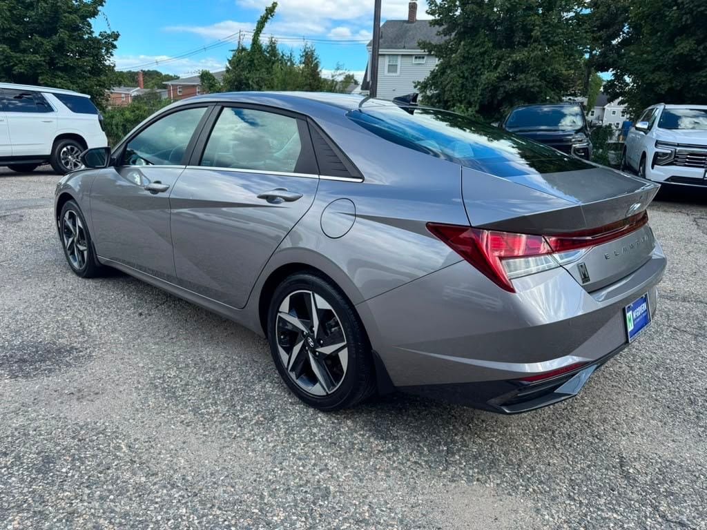 Certified 2023 Hyundai Elantra Limited FWD image 4