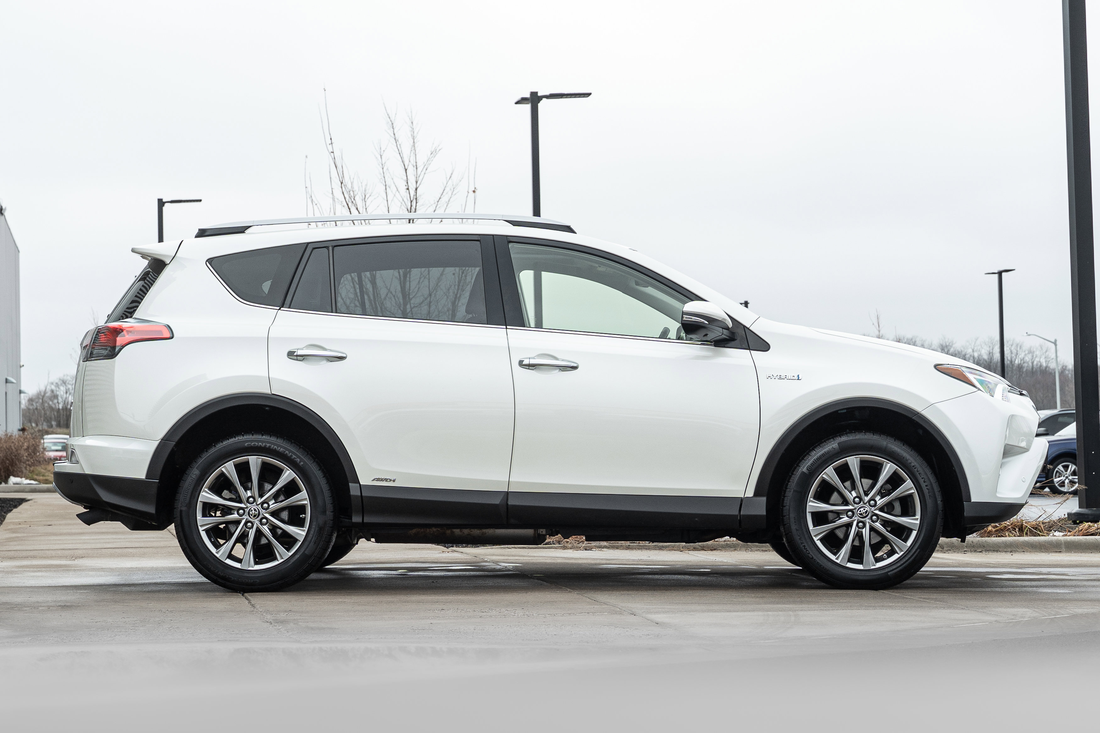 Used 2017 Toyota RAV4 Limited image 3