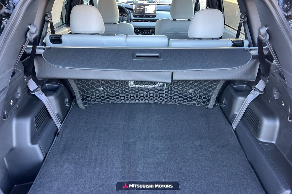New 2026 Mitsubishi Outlander SE image 16