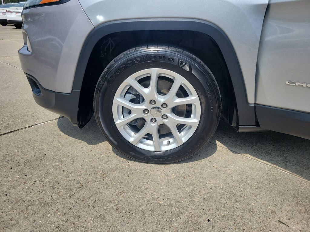 Used 2016 Jeep Cherokee Latitude FWD image 33