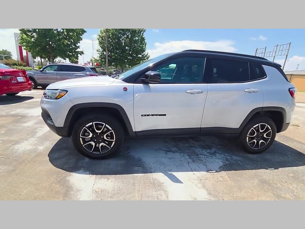 Used 2024 Jeep Compass Trailhawk AWD/4WD image 42