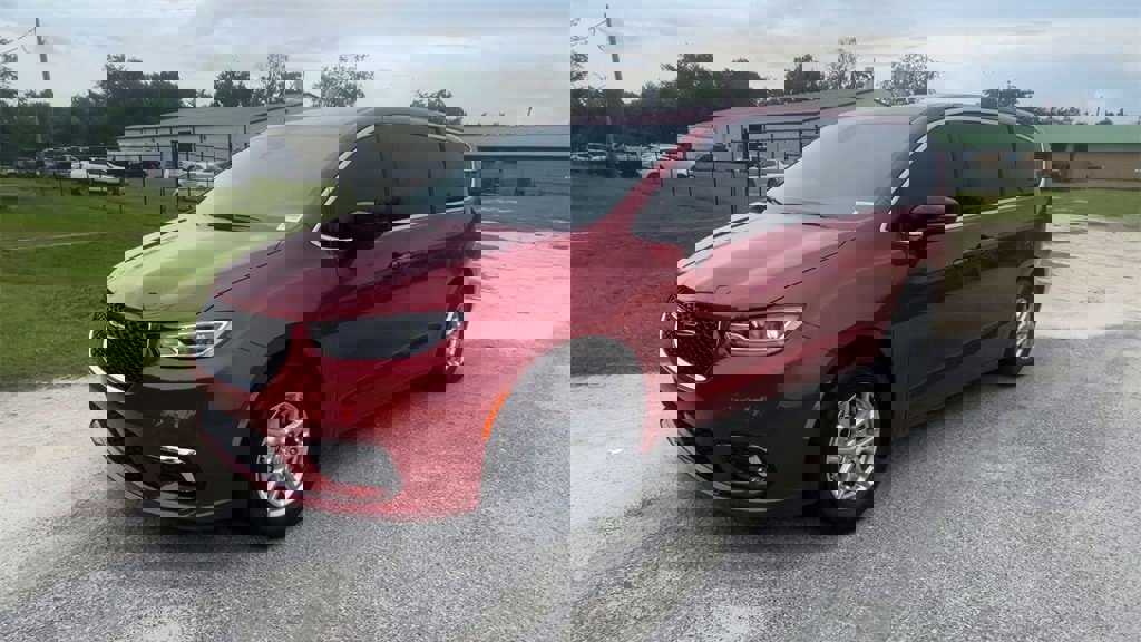 New 2026 Chrysler Pacifica Select image 4