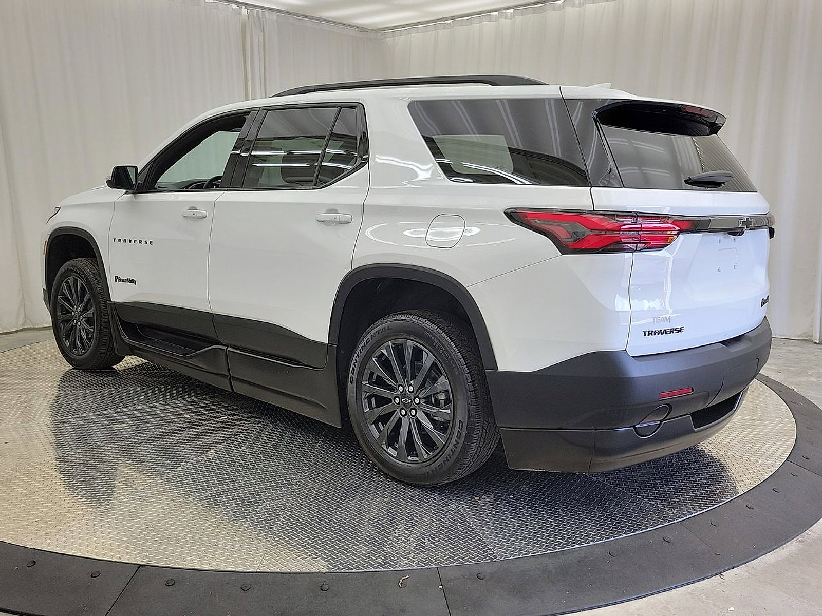 Used 2023 Chevrolet Traverse RS image 22