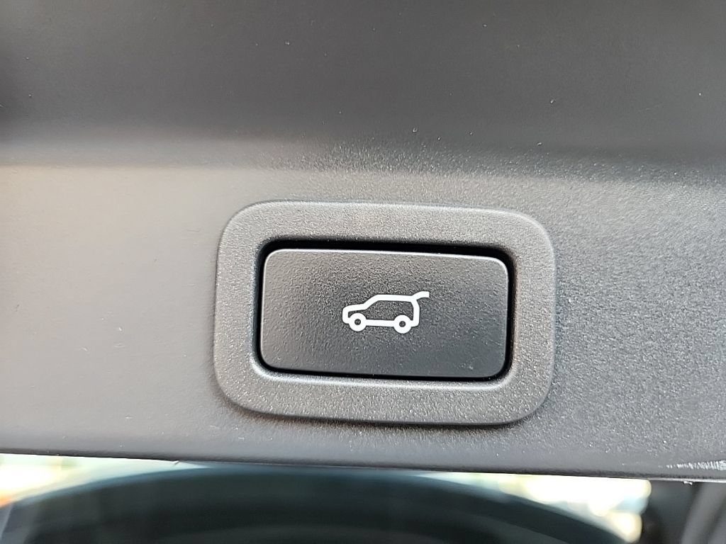 Used 2021 Jaguar F-PACE R-Dynamic S AWD/4WD image 8