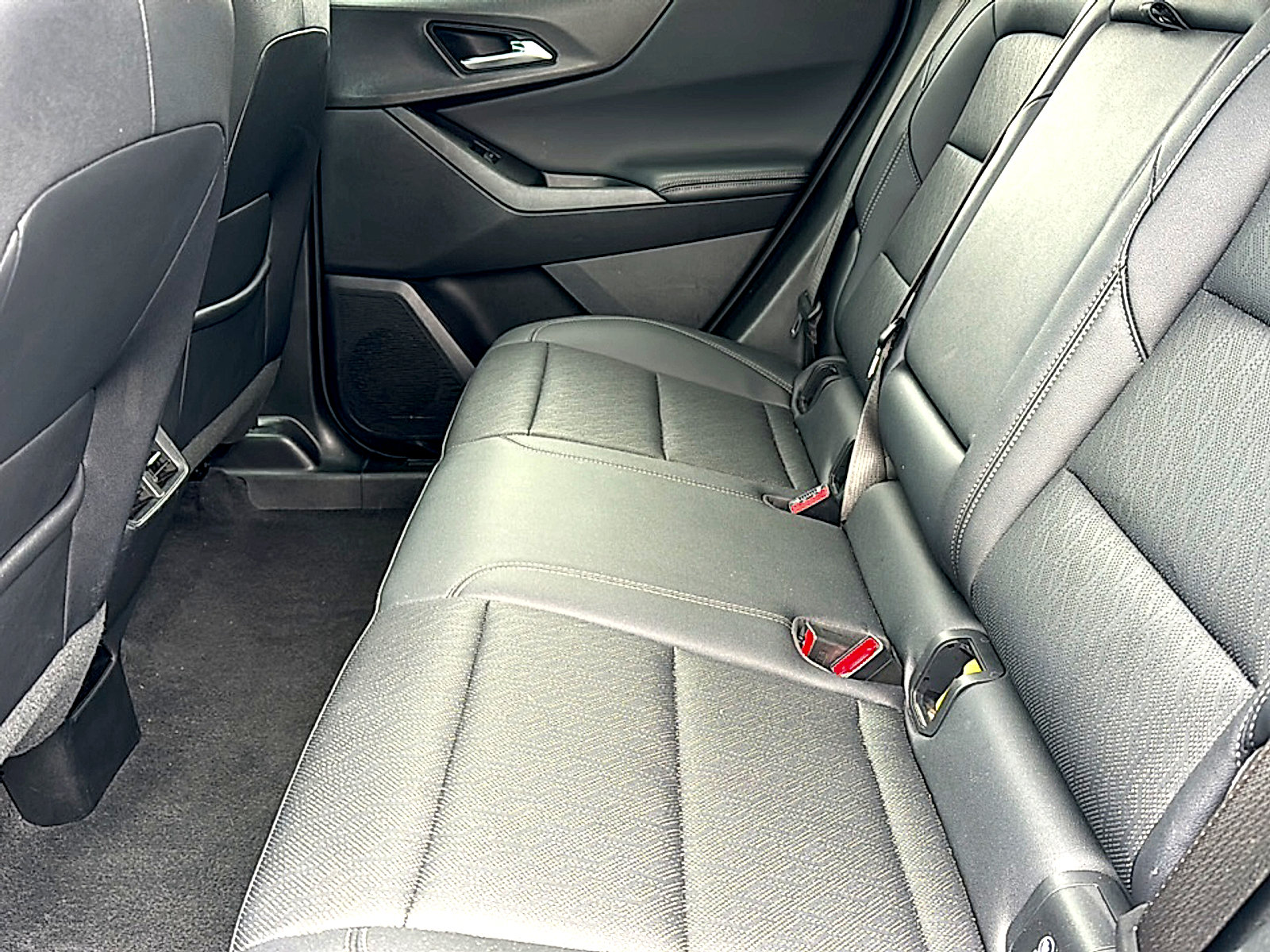 Used 2025 Chevrolet Equinox LT w/ Convenience Package II FWD image 18