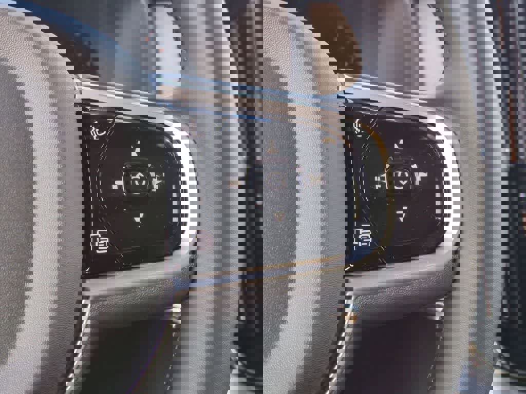 New 2026 Volvo XC90 B5 Plus w/ Protection Package Premier image 18