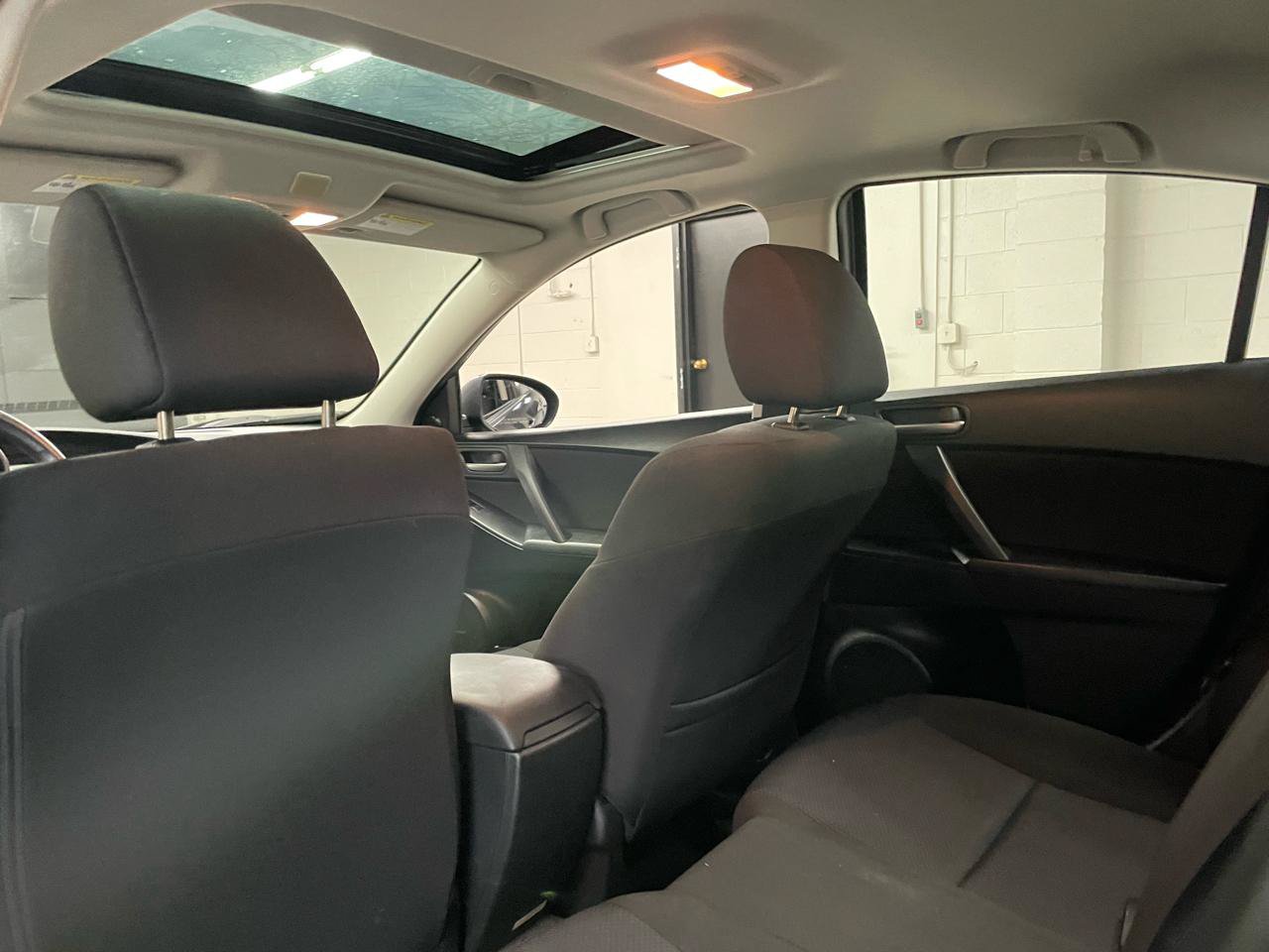 Used 2011 MAZDA MAZDA3 i Touring FWD image 14