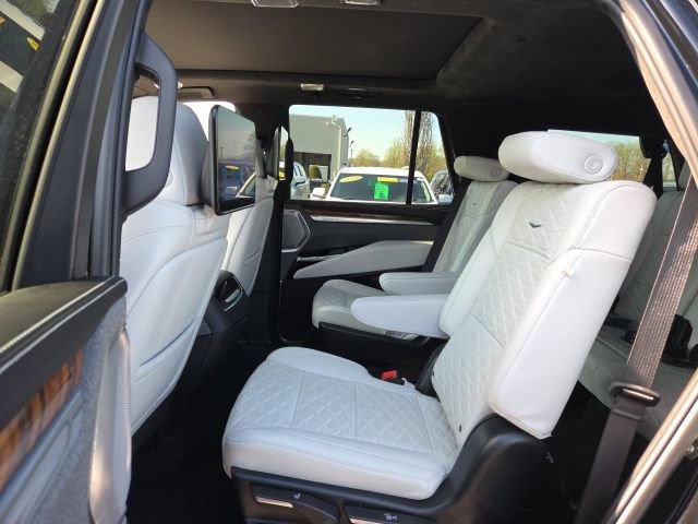 Used 2025 Cadillac Escalade Sport Platinum w/ LPO, ONYX Package image 12