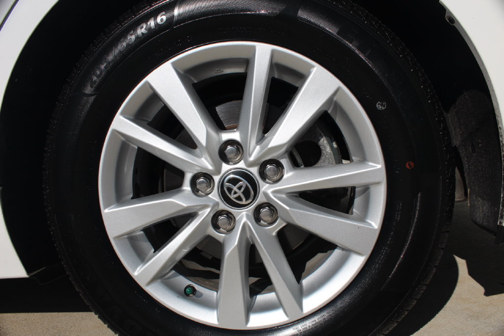 Used 2025 Toyota Camry LE FWD image 6