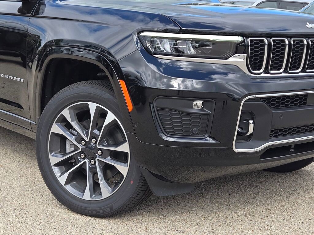 New 2025 Jeep Grand Cherokee L Overland w/ Luxury Tech Group IV image 3