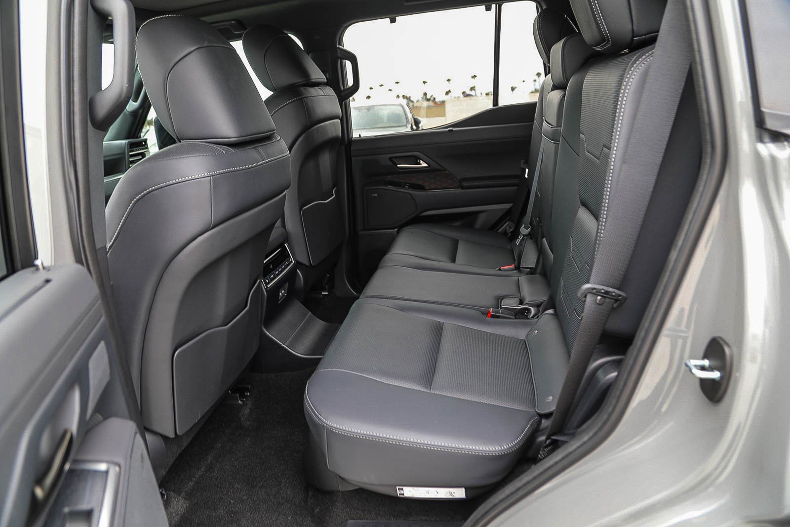 Used 2026 Lexus GX 550 w/ Cold Area Package AWD/4WD image 9