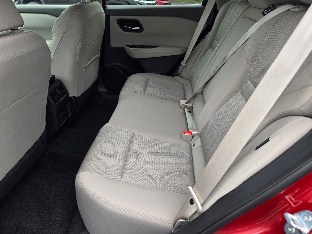 Used 2025 Nissan Rogue SV AWD/4WD image 17
