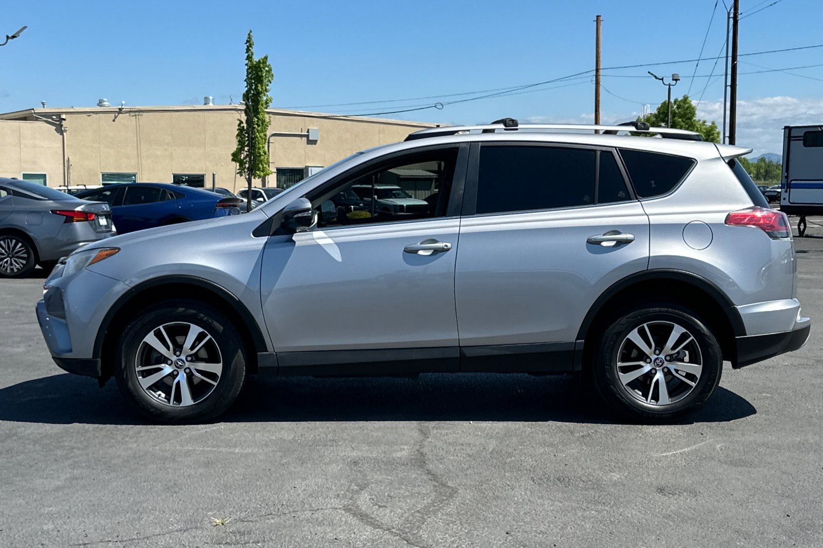 Used 2018 Toyota RAV4 XLE AWD/4WD image 7