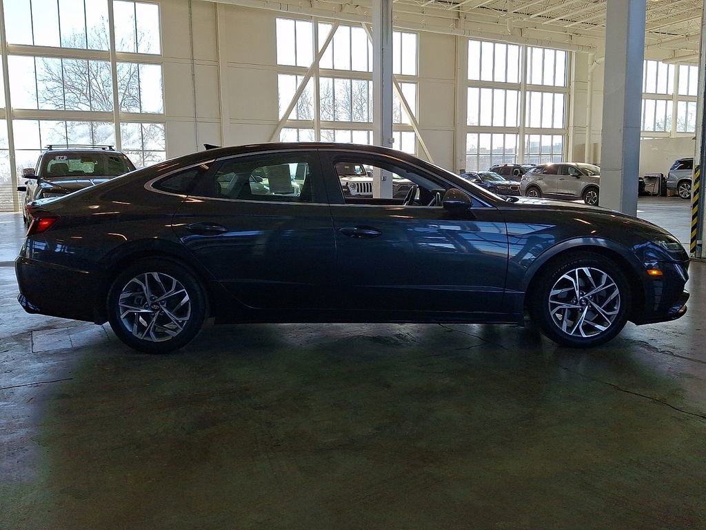 Used 2022 Hyundai Sonata SEL w/ Winter Weather Package FWD image 9