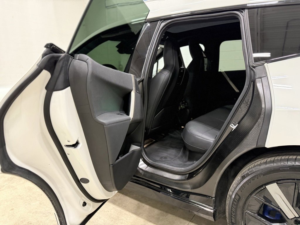 Used 2022 BMW iX xDrive50 w/ Premium Package image 18