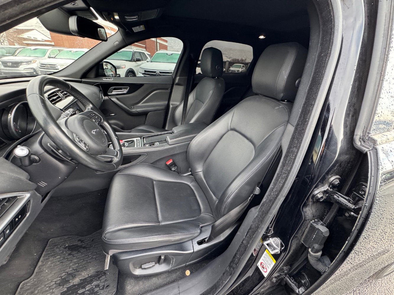 Used 2018 Jaguar F-PACE Premium image 17