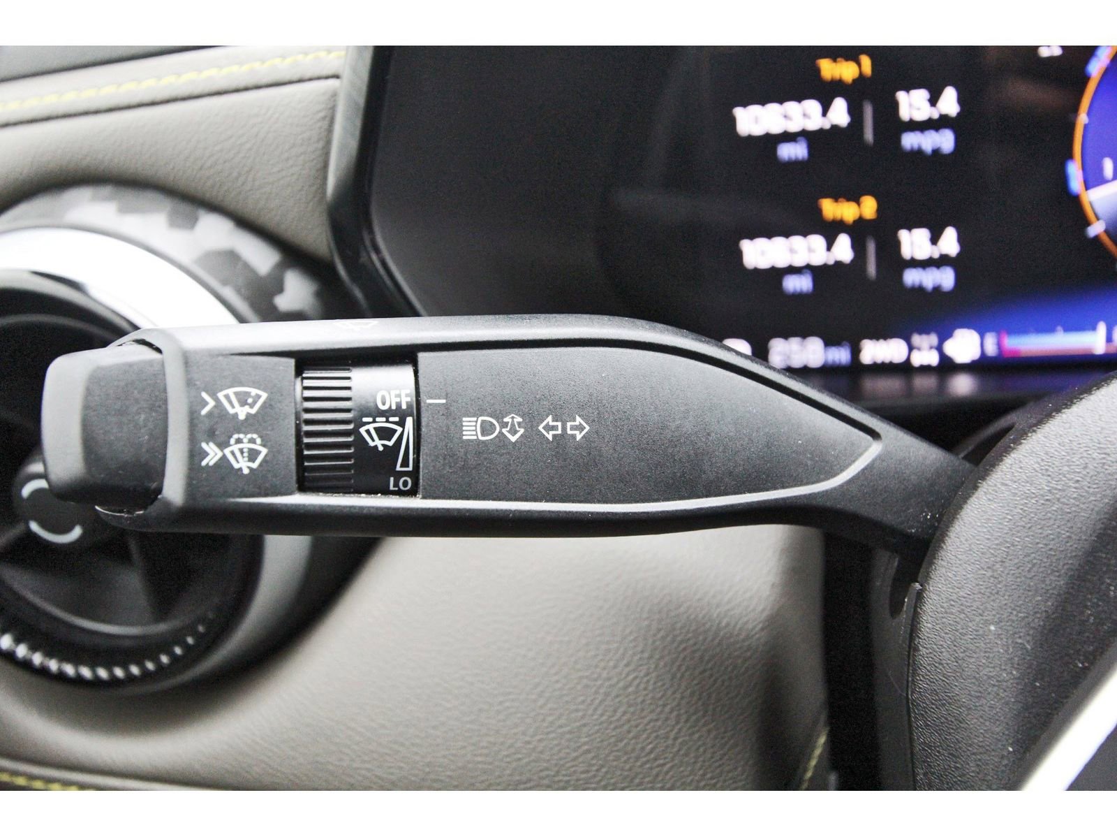 Used 2025 Chevrolet Colorado ZR2 w/ Technology Package AWD/4WD image 16