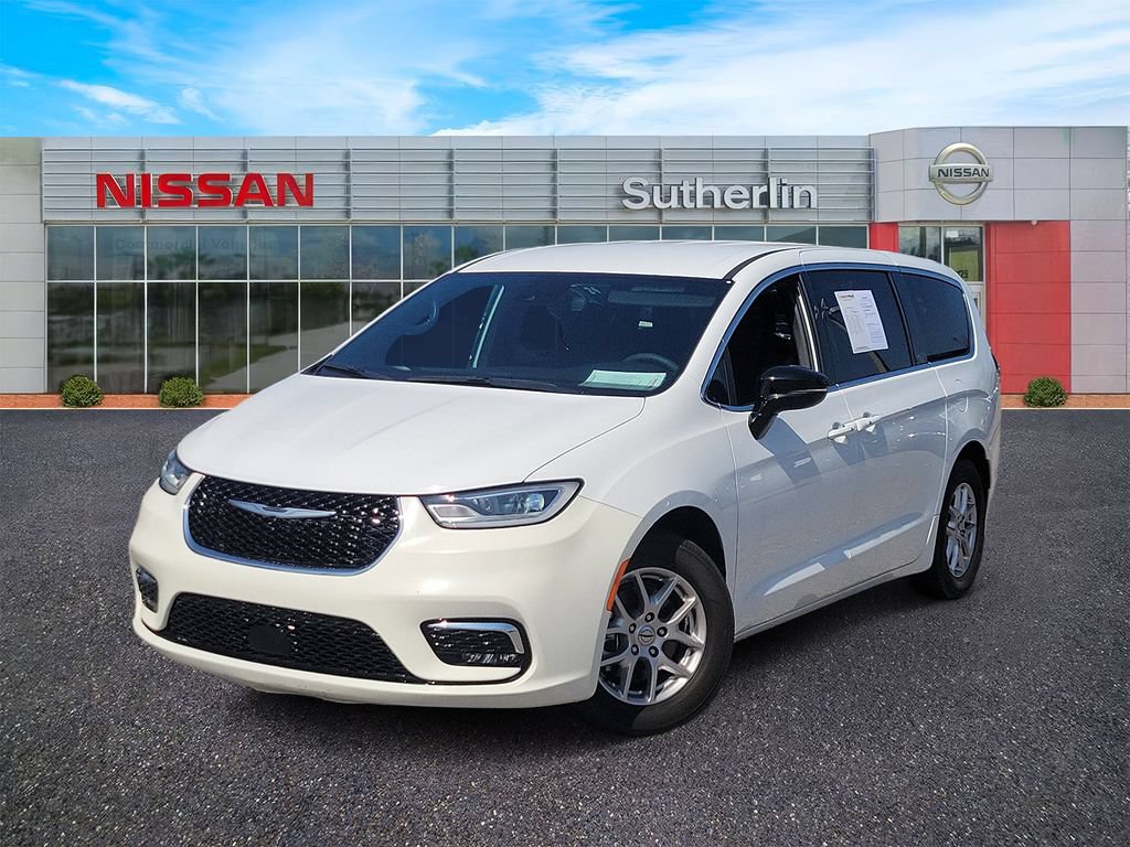 Used 2024 Chrysler Pacifica Touring