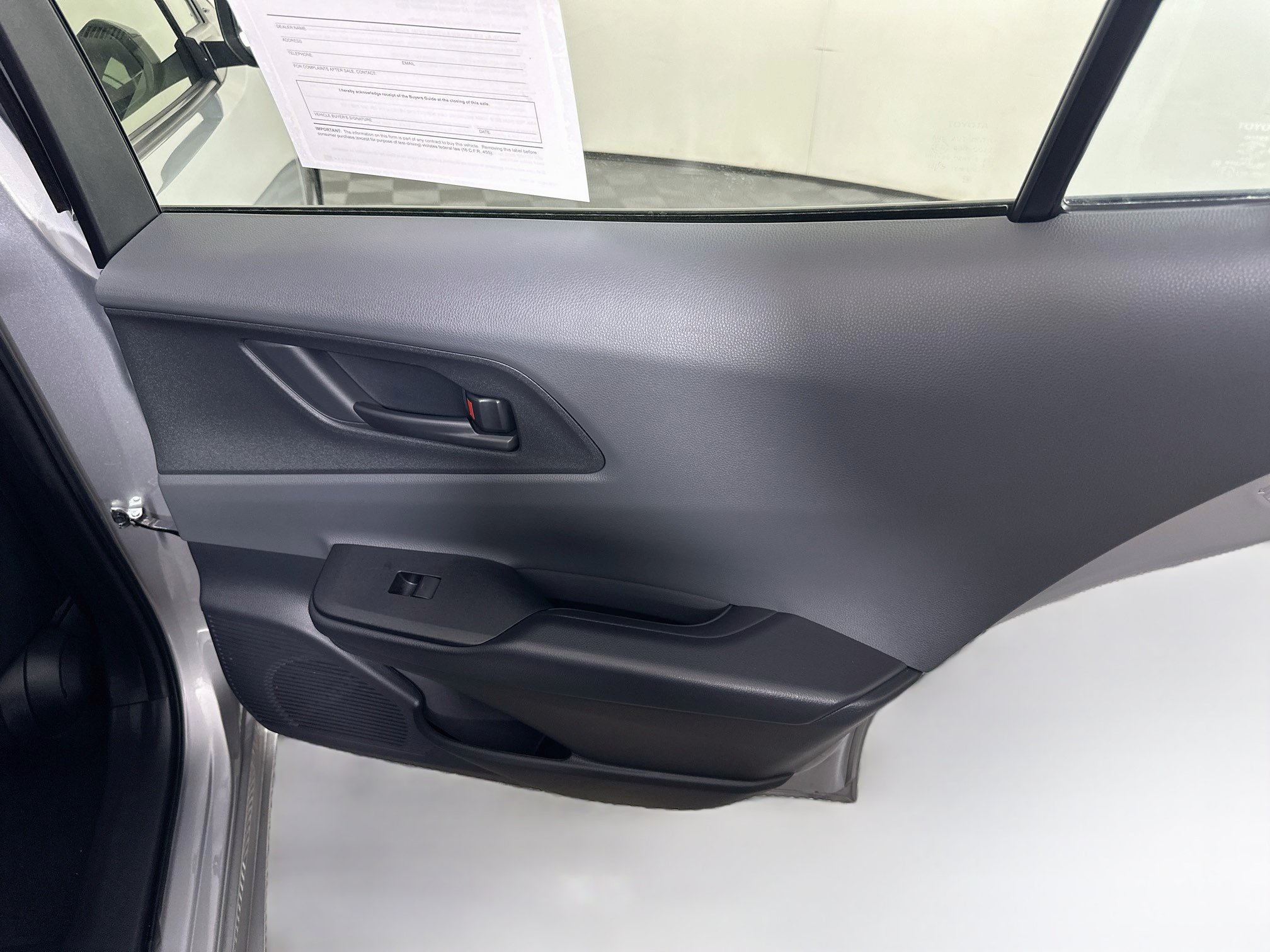 Used 2025 Toyota Prius LE FWD image 28