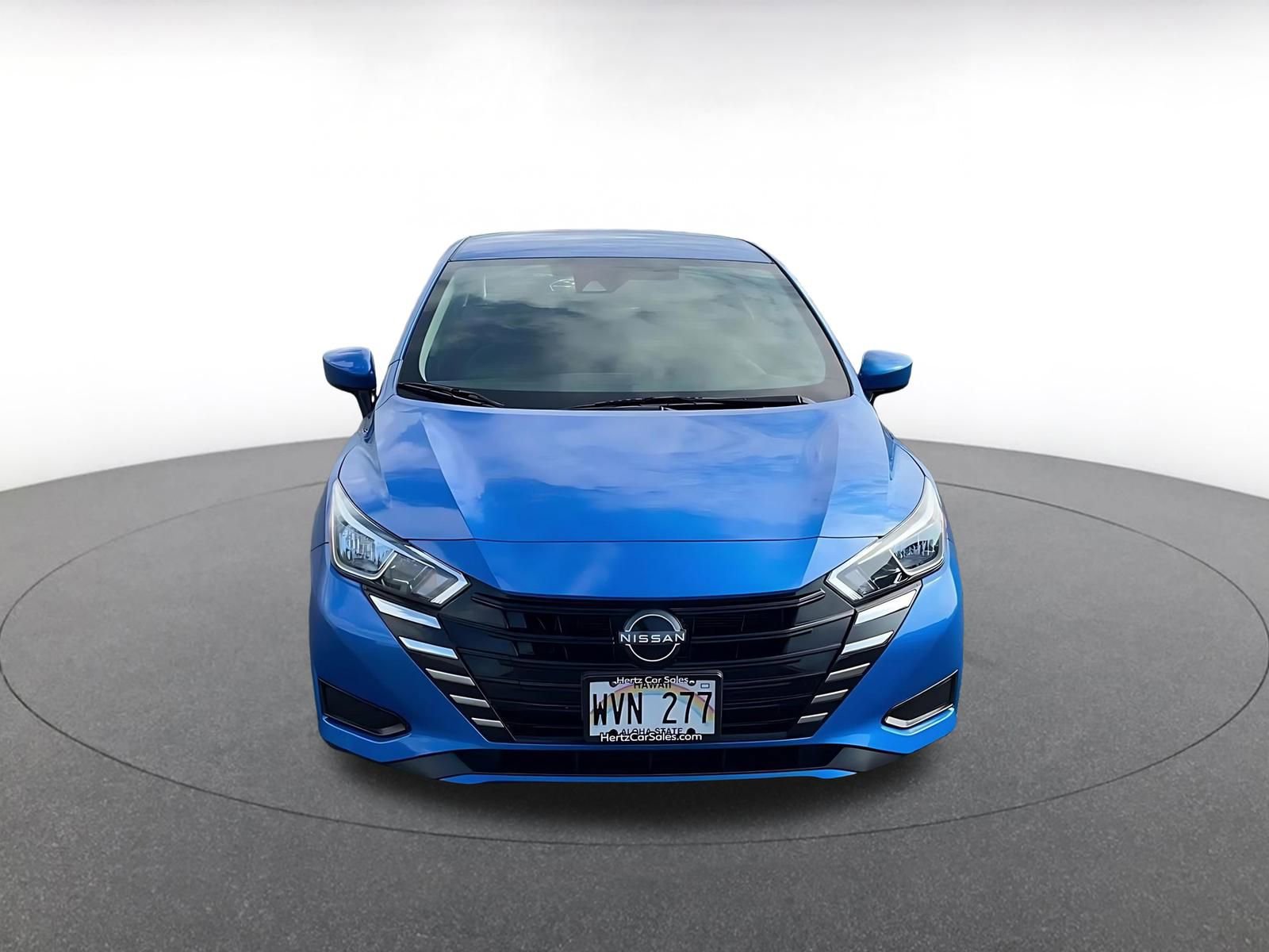 Used 2023 Nissan Versa SV image 4