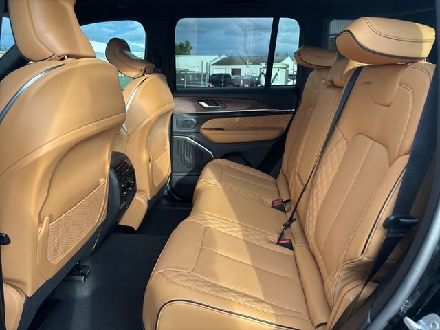 New 2025 Jeep Grand Cherokee Summit image 11