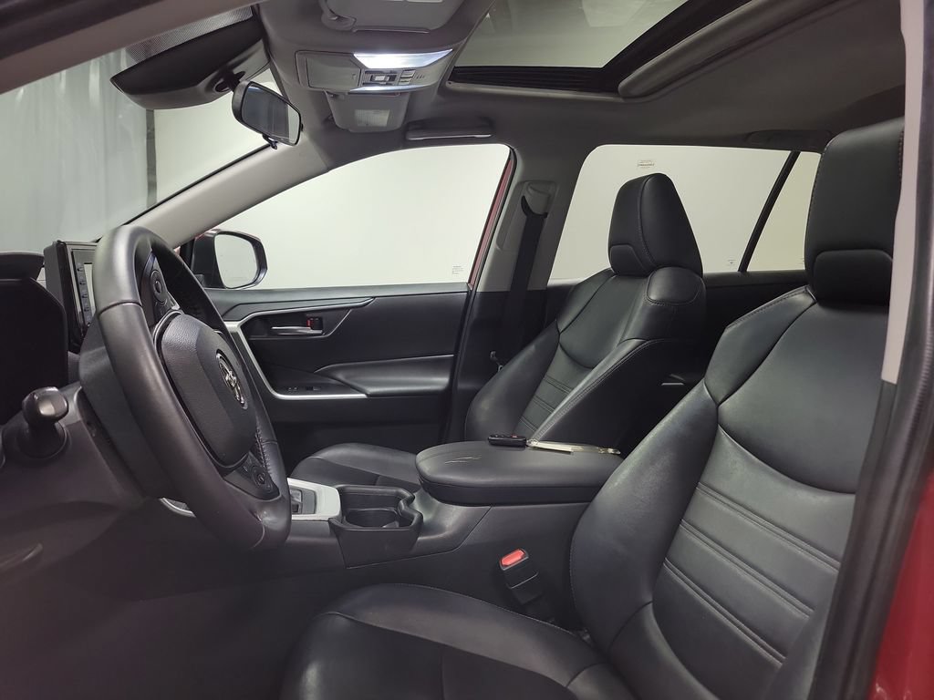 Used 2020 Toyota RAV4 XLE Premium FWD image 15
