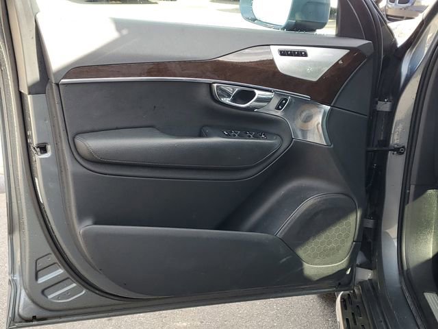 Used 2016 Volvo XC90 T6 Momentum w/ Momentum Plus Package image 10