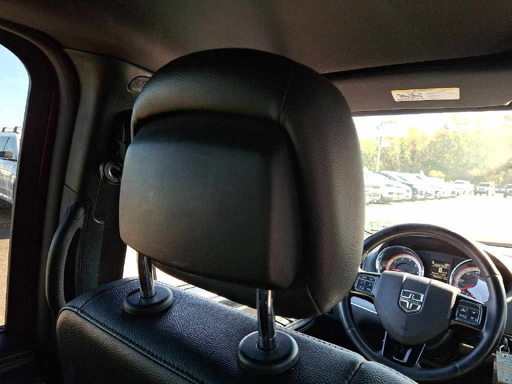 Used 2019 Dodge Grand Caravan SXT w/ Blacktop Package FWD image 14