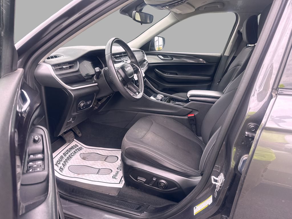 Used 2023 Jeep Grand Cherokee L Laredo w/ Luxury Tech Group I AWD/4WD image 15