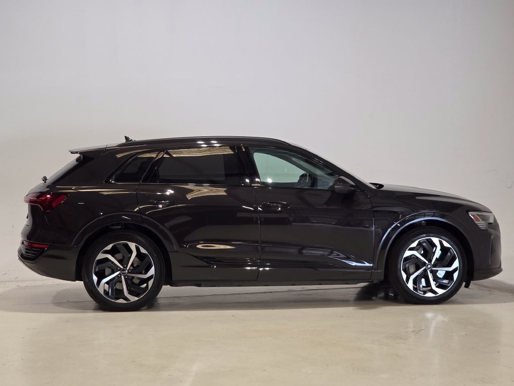 Used 2024 Audi Q8 e-tron Prestige w/ Prestige Package AWD/4WD image 4
