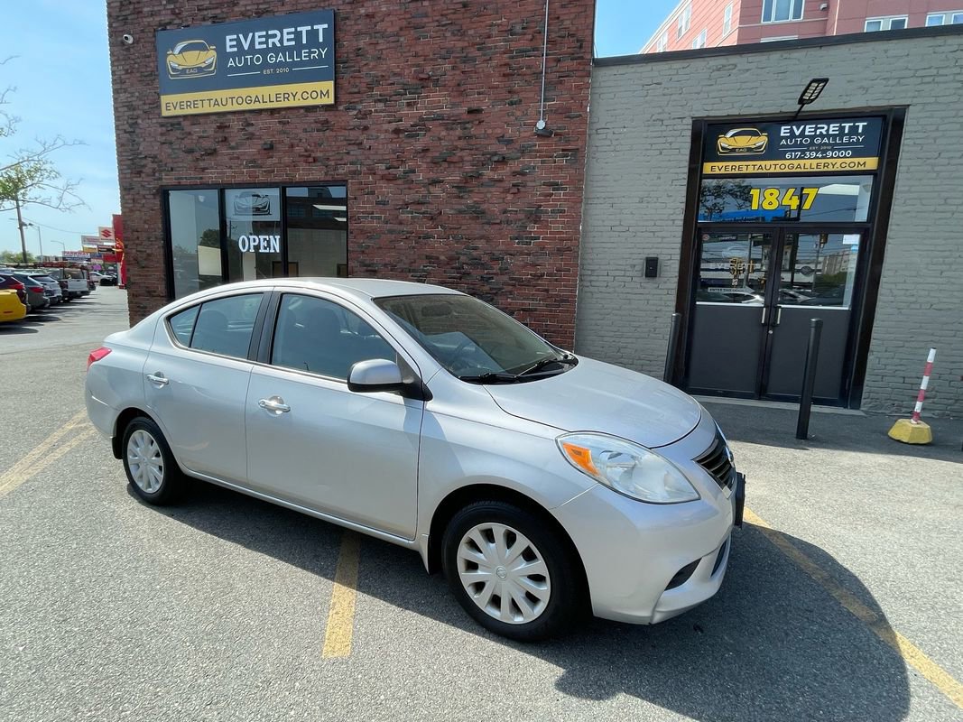 Used 2012 Nissan Versa SV FWD image 1