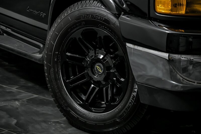 Used 2023 Chevrolet Express 2500 Extended RWD image 3