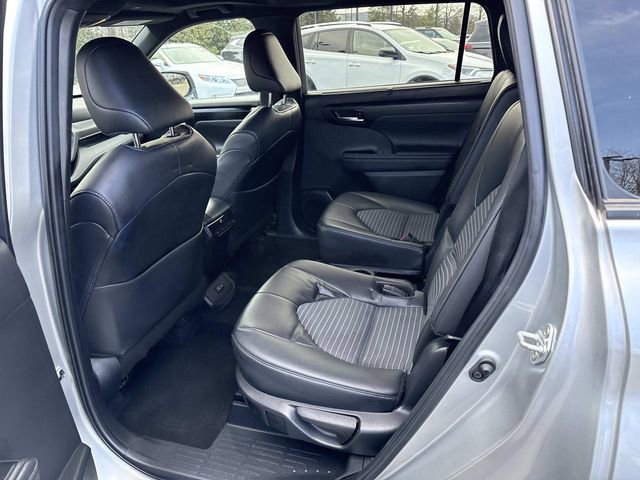 Used 2024 Toyota Highlander XSE image 17